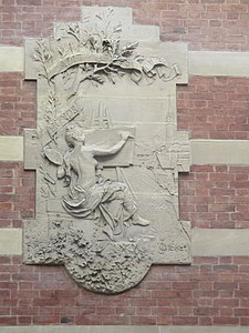 Immeuble no 34. Bas-relief.