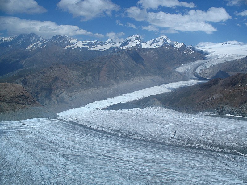 File:4075 - Klein Matterhorn looking toward Gornergrat.JPG