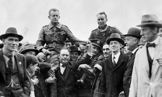 Goble (left) and McIntyre on St Kilda Beach