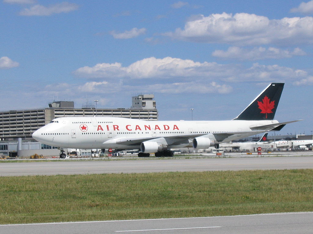 File:Air Canada 747-400, One of the last AC 747's. CYYZ old 