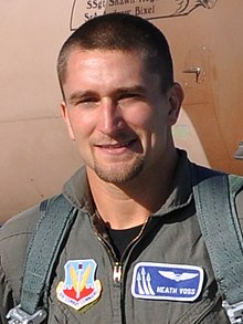 Air Force leci zawodnikiem Supercross Heath Voss 091008-F-4815Y-015 (przycięte).jpg