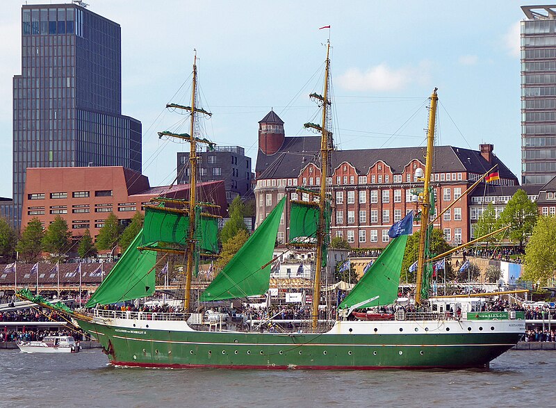 File:Alexander von Humboldt II IMO 9618446 S Hamburg 07-05-2023 (4).jpg