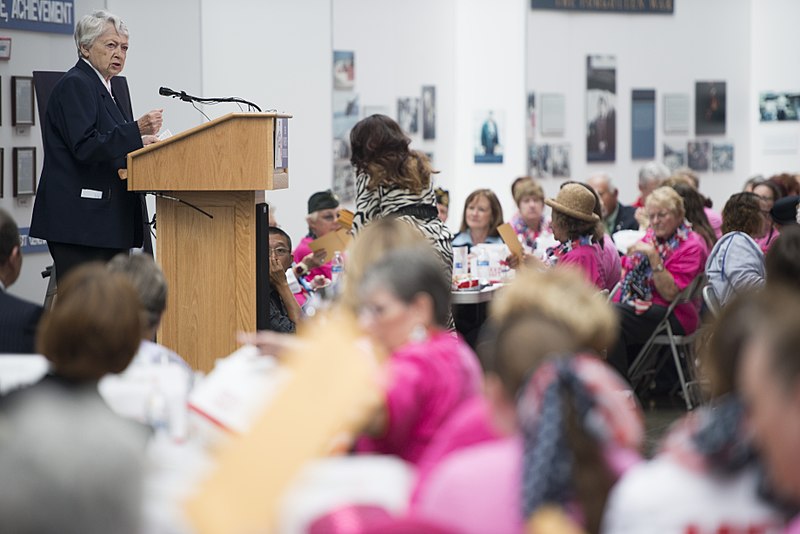 File:All-female veteran honor flight visits Arlington National Cemetery and Women in Military Service for America Memorial (21446004820).jpg