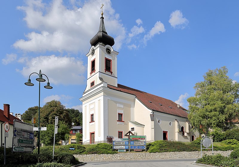 File:Alland - Kirche (1).JPG