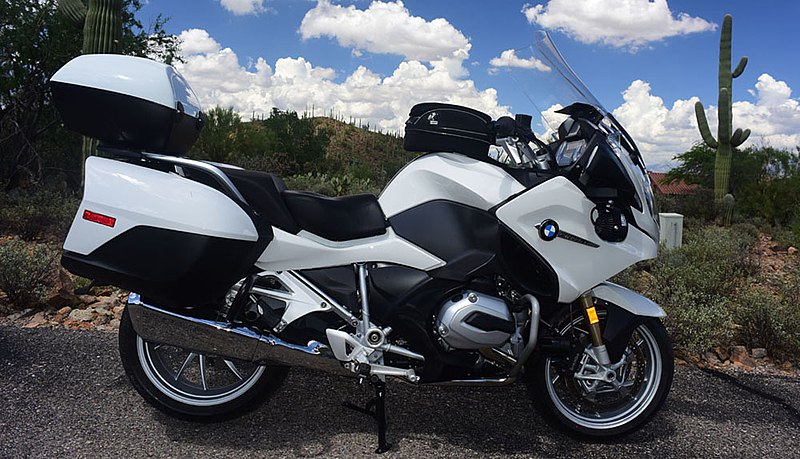 File:Alpine white 2017 BMW R1200RT.jpg