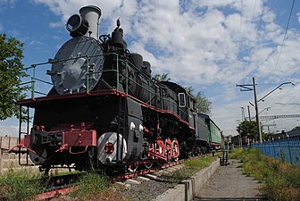Locomotive 3ա705-46 et son wagon.