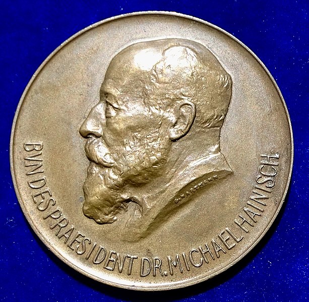 File:Austria, Art Deco Medal by Grete Hartmann, Michael Hainisch Federal President 1920 ND.jpg