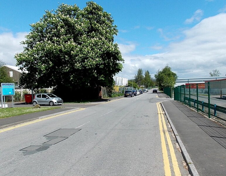 File:Avondale Way, Cwmbran - geograph.org.uk - 3474147.jpg