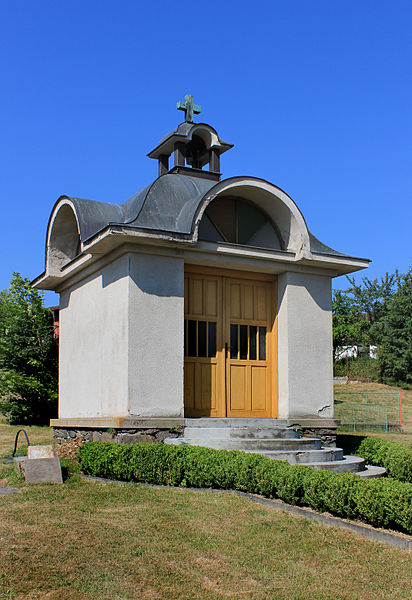 File:Bílkovice, chapel.jpg