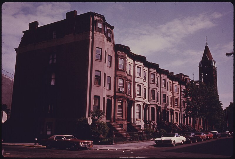 File:BLOCK OF BROWNSTONE RESIDENCES IN PARK SLOPE OF BROOKLYN NEW YORK CITY. BROOKLYN REMAINS ONE OF AMERICA'S BEST... - NARA - 555920.jpg