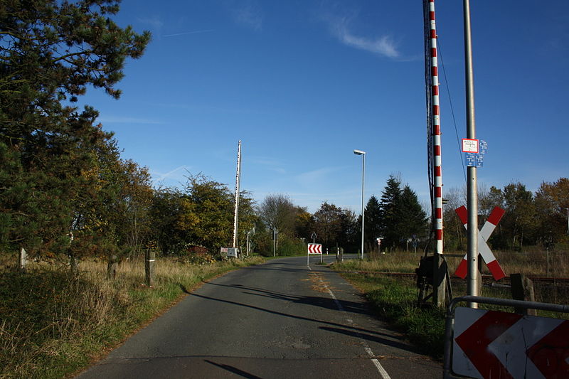 File:Bahnübergang in Sulingen (3).jpg