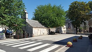 Barbana, chiesa di Sant'Antonio e mura medievali