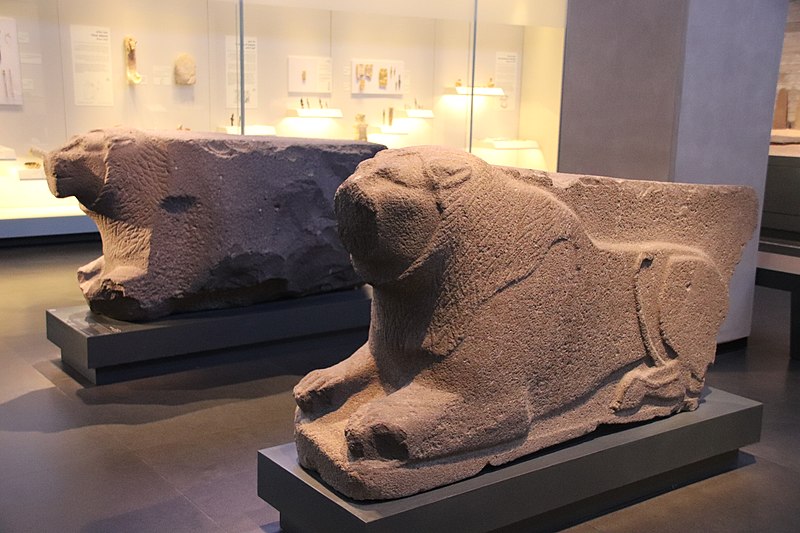 File:Basalt Lion, Holy of Holies, Orthostat Temple, Hazor, 15th-13th C. BC (43217868001).jpg