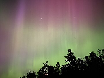 Aurora seperti yang dilihat dari Bay View, Washington, U.S. (48°N)