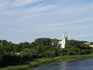 Svētās Sofijas katedrāle Polockā, priekšplānā Daugava