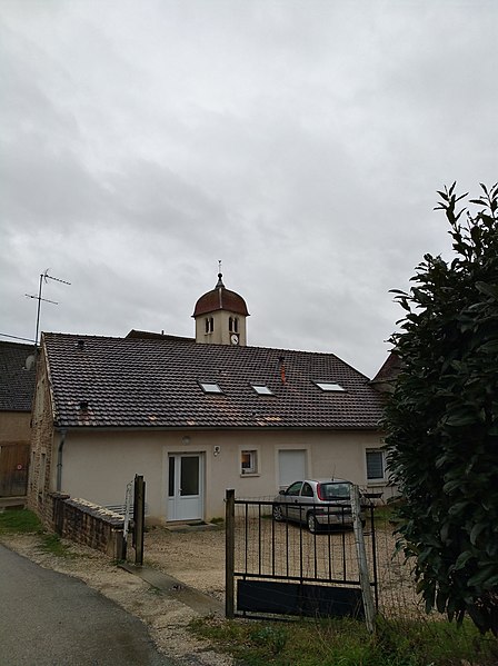 File:Biarne - Clocher église.jpg