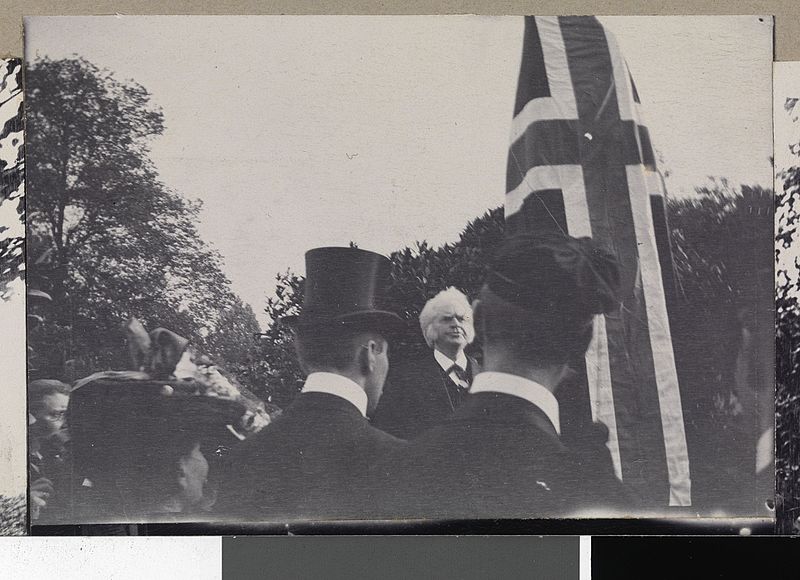 File:Bjørnstjerne Bjørnson taler ved avsløringen av Nordraak-bautaen i Berlin, 17. mai 1906 - no-nb digifoto 20160609 00064 bldsa BB0815.jpg