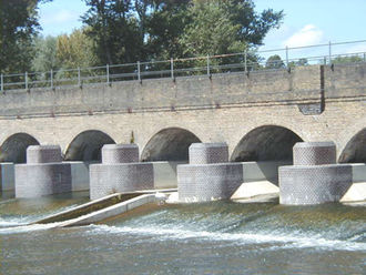 Jubilee River at Black Potts Viaduct Black potts viaduct.jpg