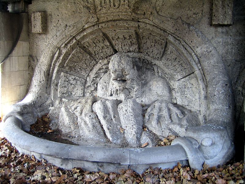 File:Brunnen in Berlin-Schoeneberg, Nickelmannbrunnen.jpg