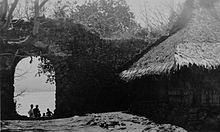 Ruins of a fort in Solor in the 1930s COLLECTIE TROPENMUSEUM Gezicht uit het fort van Solor op Tedoenara TMnr 60033462.jpg