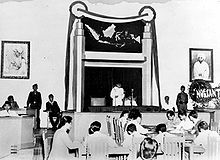 Sukarno addressing the KNIP (parliament) in Malang, March 1947 COLLECTIE TROPENMUSEUM President Soekarno opent de zitting van het Republikeinse Parlement te Malang op 18 maart 1947 TMnr 10001279.jpg