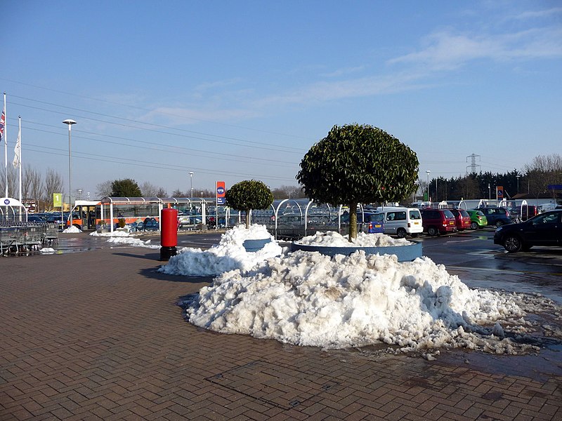 File:Car Park, Brookfield Farm Retail Centre, Hertfordshire - geograph.org.uk - 2799096.jpg