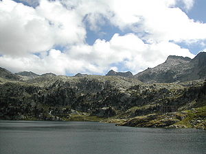 Pyreneje: Geologické složení, Ledovce, Podnebí