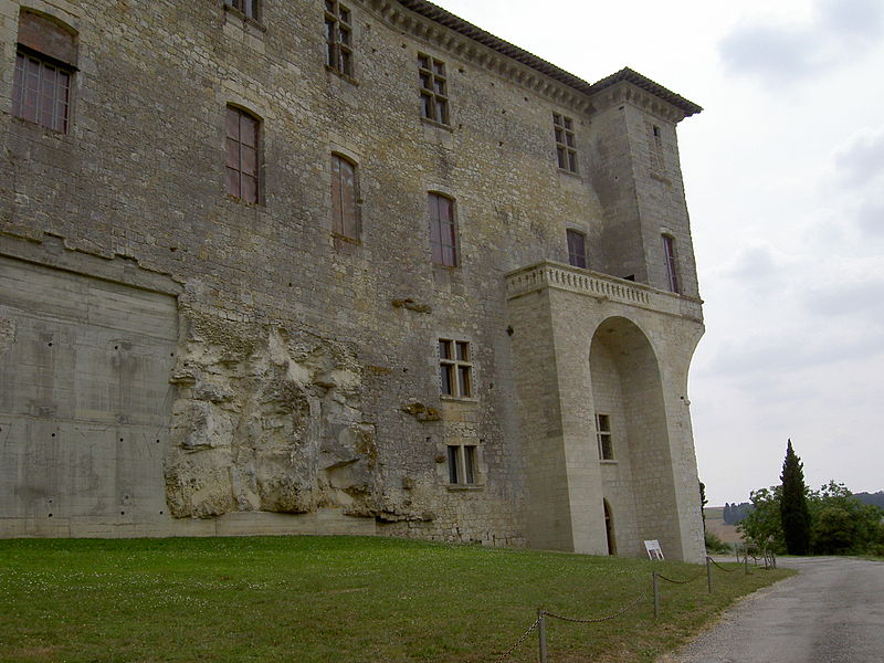 File:Chateau de Lavardens.jpg