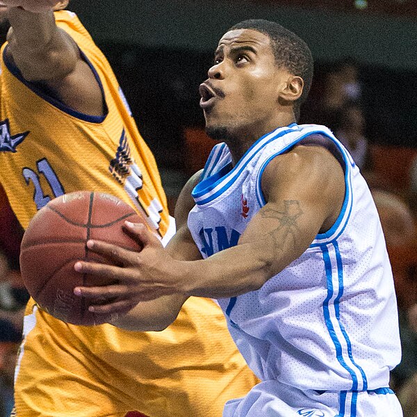 File:Cliff Clinkscales layup (square crop).jpg