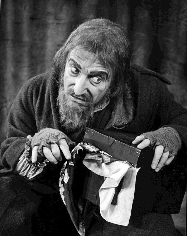 Revill as Fagin from the 1963 Broadway production of Oliver!