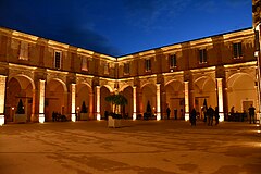 Claustro del convento de los jacobinos de noche