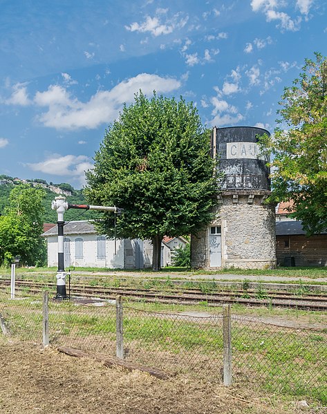 File:Closed railway station of Cajarc 01.jpg