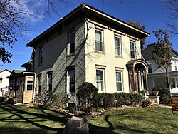 Cobb-Deering House NRHP 00001678 Mitchell County, IA.jpg