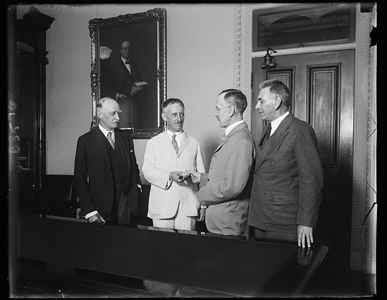 File:Commissioner General for Australia presents credentials to Secretary of State. The Commissioner General for Australia Hon. Herbert Brockes, who recently arrived in this country, presented LCCN2016889436.jpg