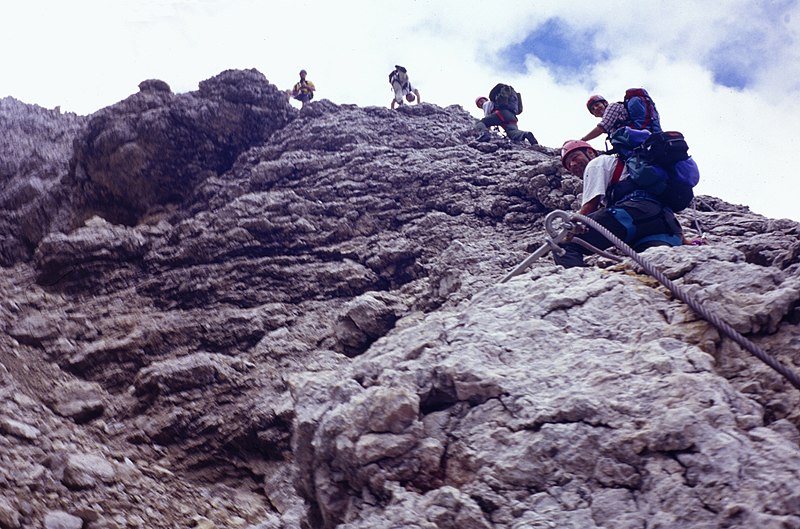 File:Croda Rossa di Sesto, m 2965; salita dal versante Nord.jpg