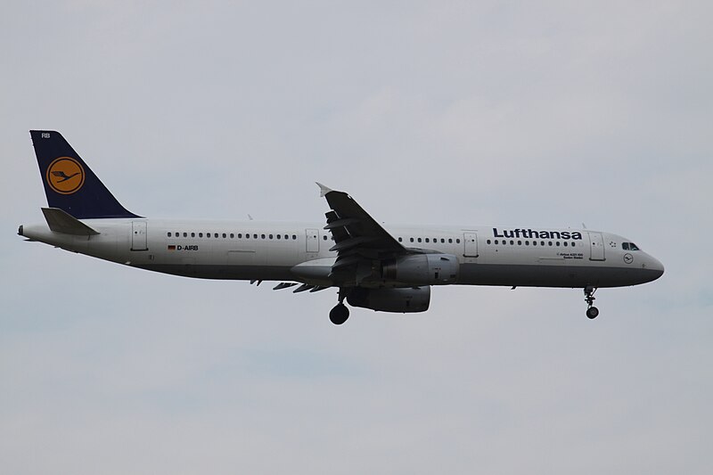File:D-AIRB Airbus A321 Lufthansa (7179391633).jpg