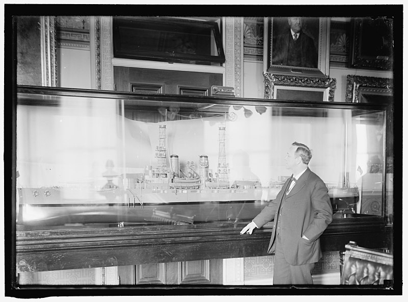 File:DANIELS, JOSEPHUS. SECRETARY OF THE NAVY, 1913-1921. WITH MODEL OF U.S.S. NEW YORK LCCN2016865089.jpg