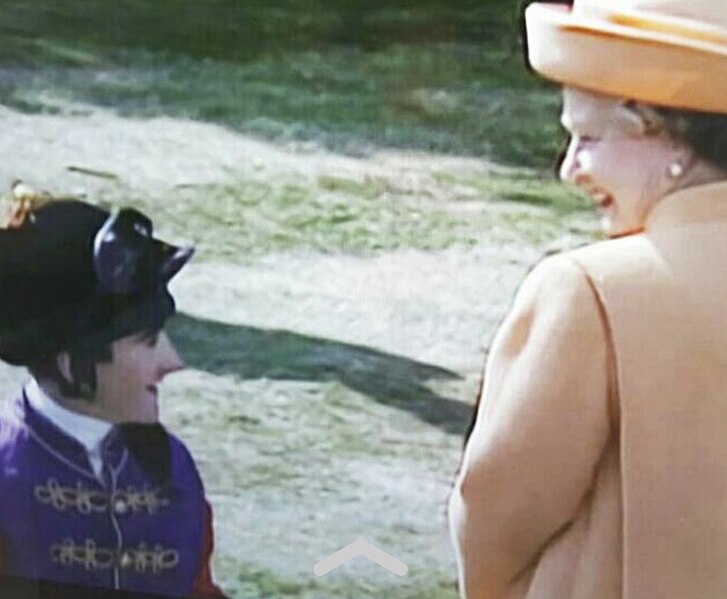 File:David Harrison with Her Majesty Queen Elizabeth II after their triumph the 1992 Royal Hunt Cup with Colour Sergeant.jpg