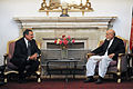 2011年5月9日，美国国防部长莱昂·帕内塔与阿富汗总统哈米德·卡尔扎伊在位于喀布尔的总统府会晤。