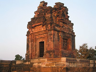 굽타 시대에 지어진 비슈누파 힌두교 사원인 다샤바타라 사원.