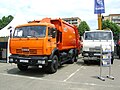 משאית איסוף הזבל קאמאז 65115 בתערוכה בגאורגיה