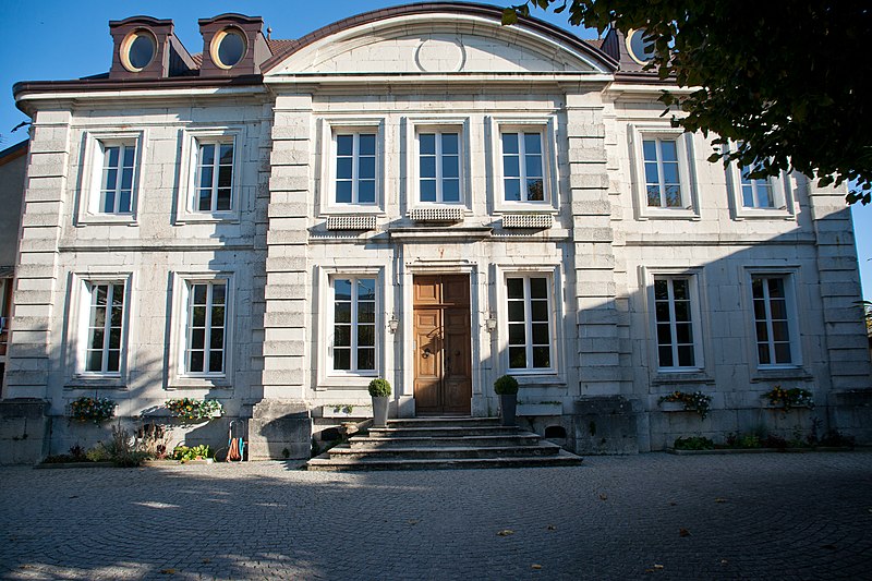 File:Divonne-les-Bains - Villa Beaulieu.jpg