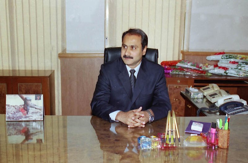 File:Dr. Anbumani Ramdoss assumes the charge of the Union Minister for Health & Family Welfare in New Delhi on May 25, 2004.jpg