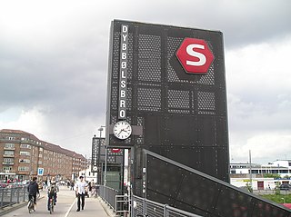 <span class="mw-page-title-main">Dybbølsbro station</span> Commuter railway station in Copenhagen, Denmark