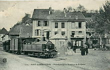 Carte poștală veche cu locomotiva nr. 4 Pinguely în fruntea unui convoi scurt, Place Carouge în Pont-de-Beauvoisin