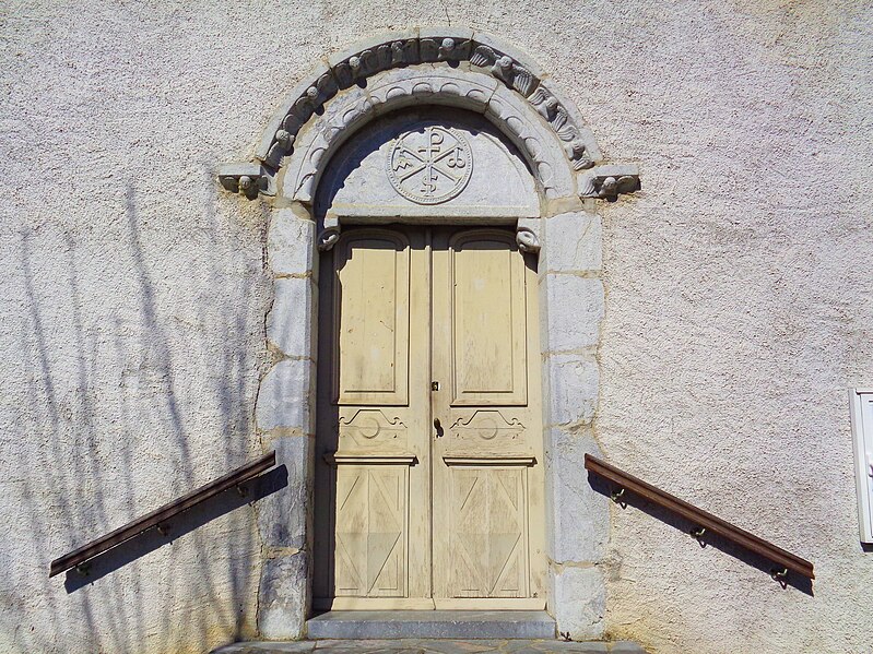 File:Eglise saint-Michel, porte sud, Mifaget, Pyrénées atlantiques DSC09387.jpg