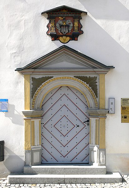 File:Eisenberg Rathaus Portal.jpg