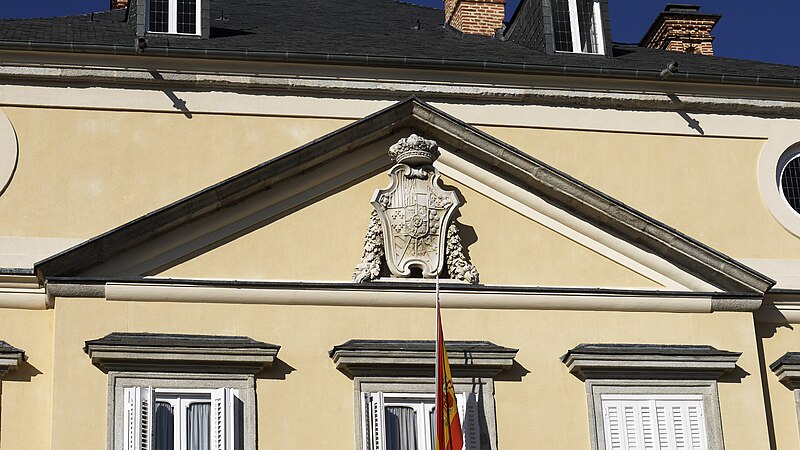 File:El Pardo-Palacio Real-Close-up-on-Coat-of-arms.jpg