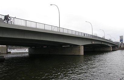 So kommt man zu der Elsenbrücke mit den Öffentlichen - Mehr zum Ort Hier