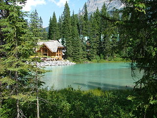 <span class="mw-page-title-main">Emerald Lake (British Columbia)</span> Body of water